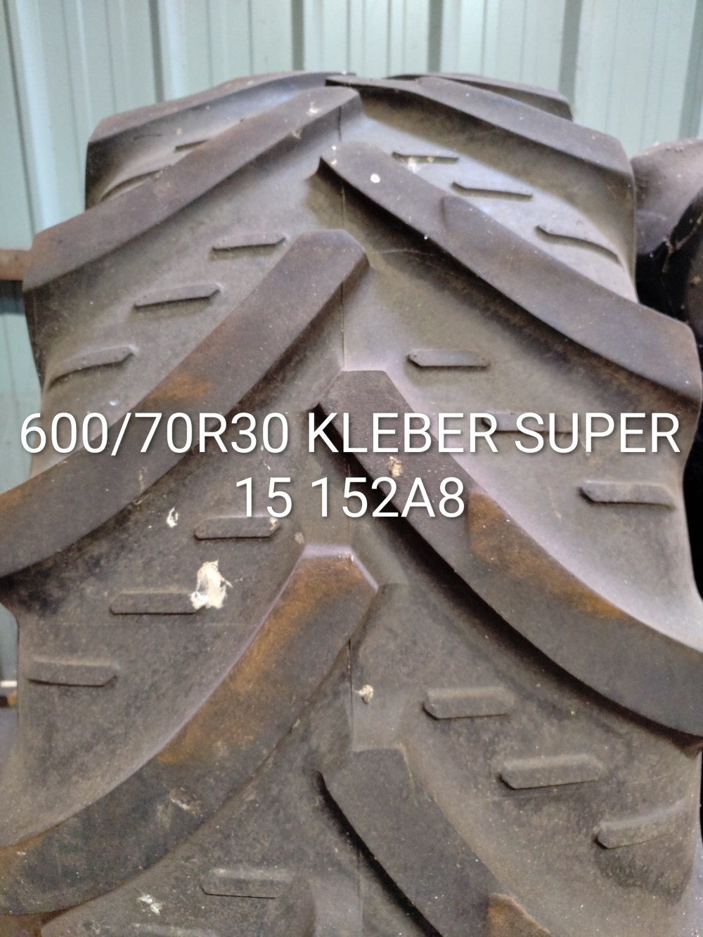 Pneu 600/70R30