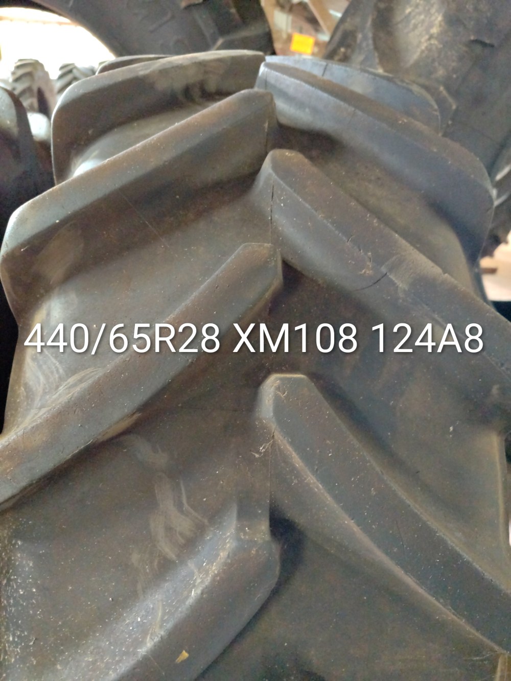Pneu 440/65R28