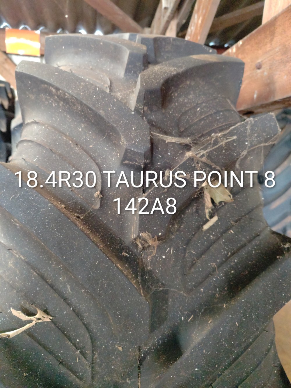 Pneu 18.4R30 (460/85R30)