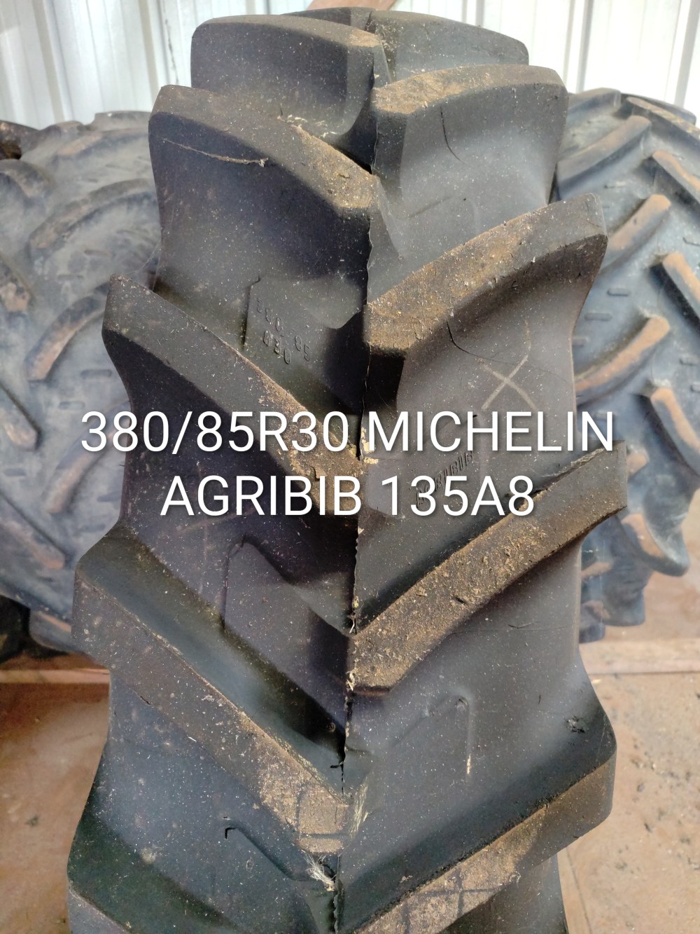 Pneu 380/85R30 (14.9R30)