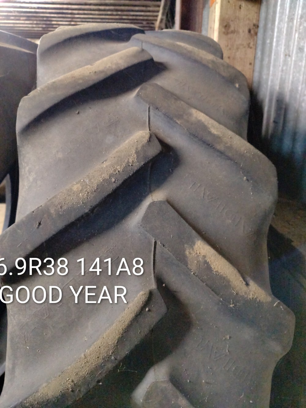 Pneu 420/85R38 (16.9R38)