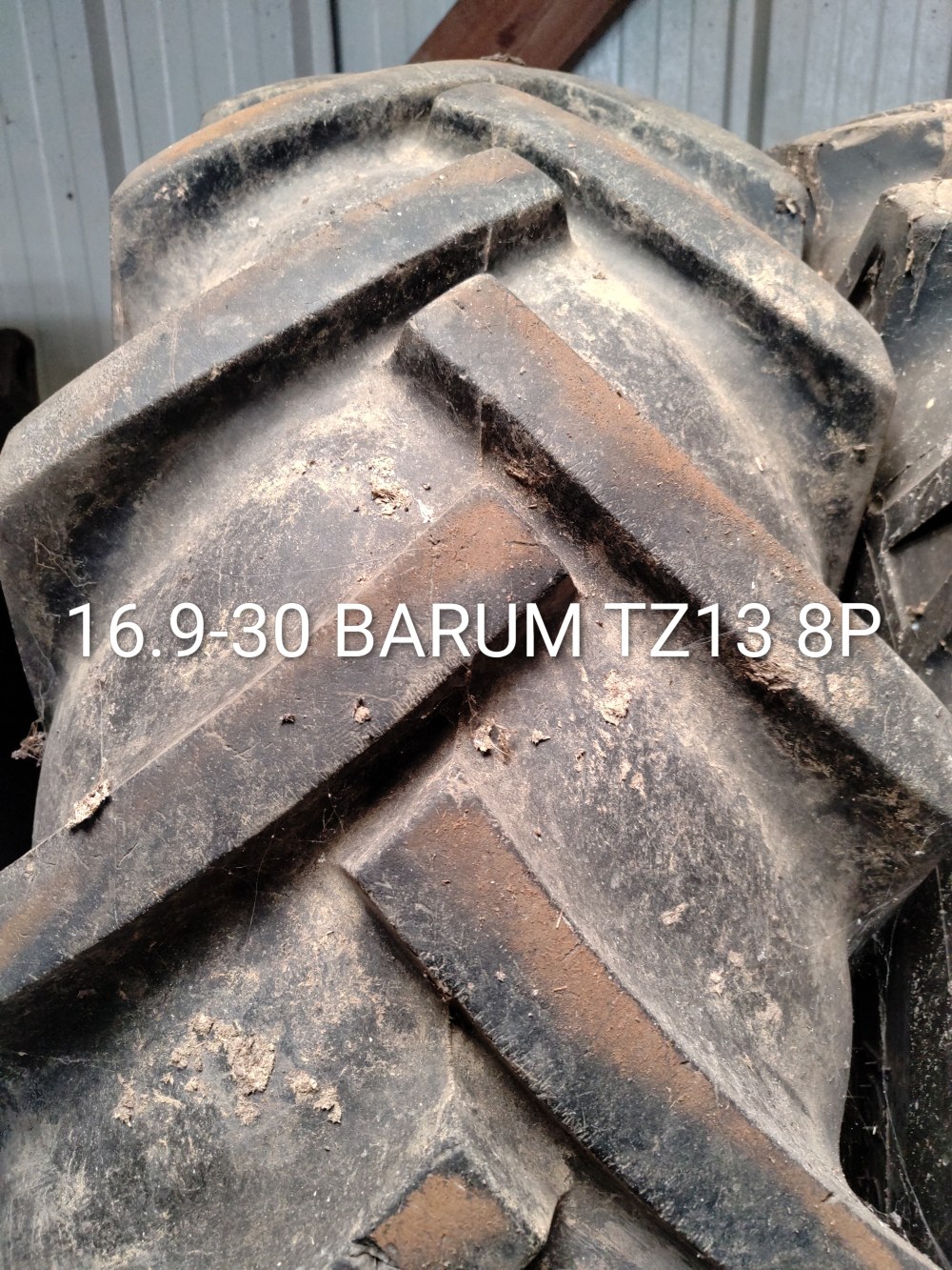 Pneu 16.9-30