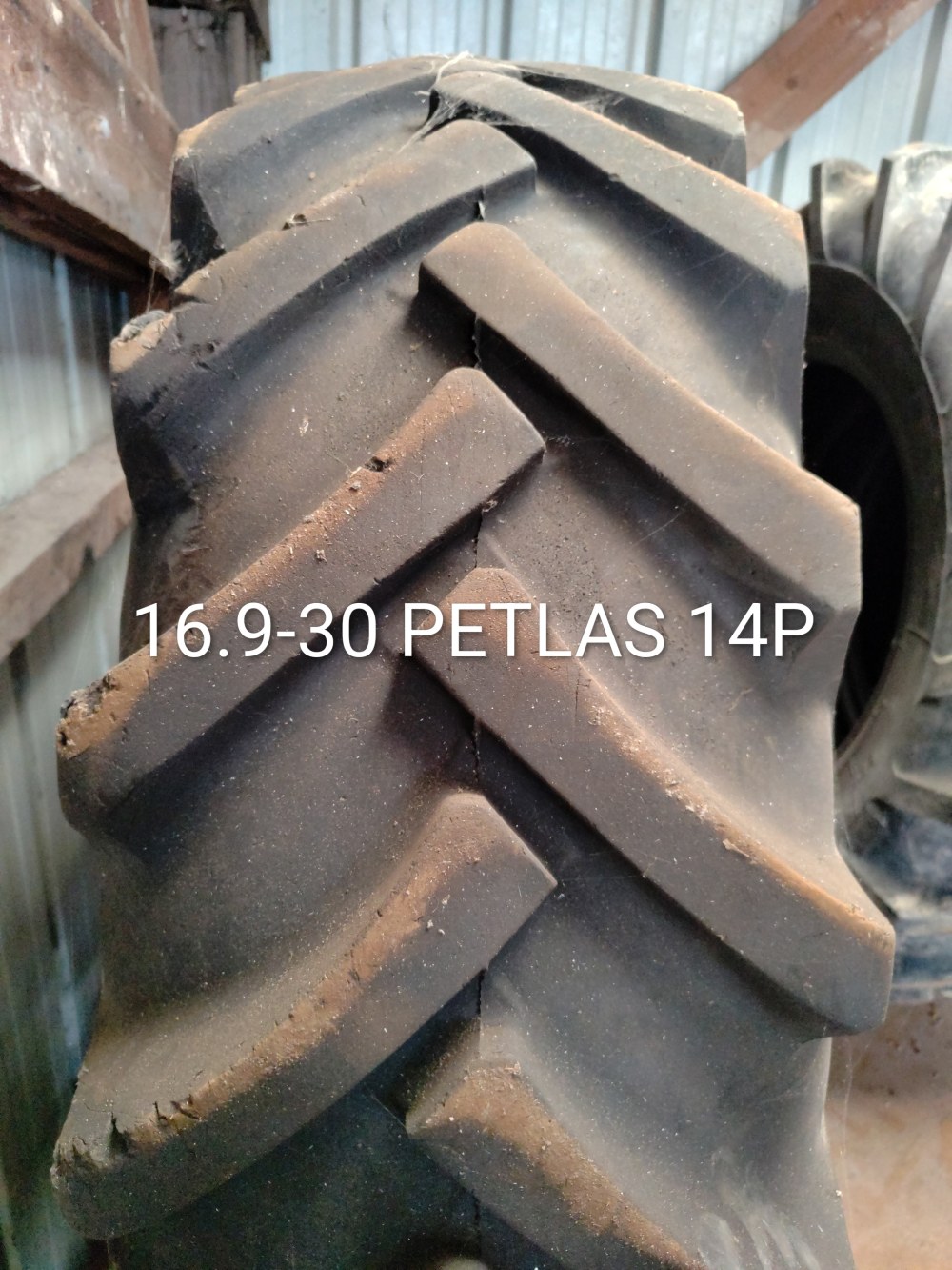 Pneu 16.9-30