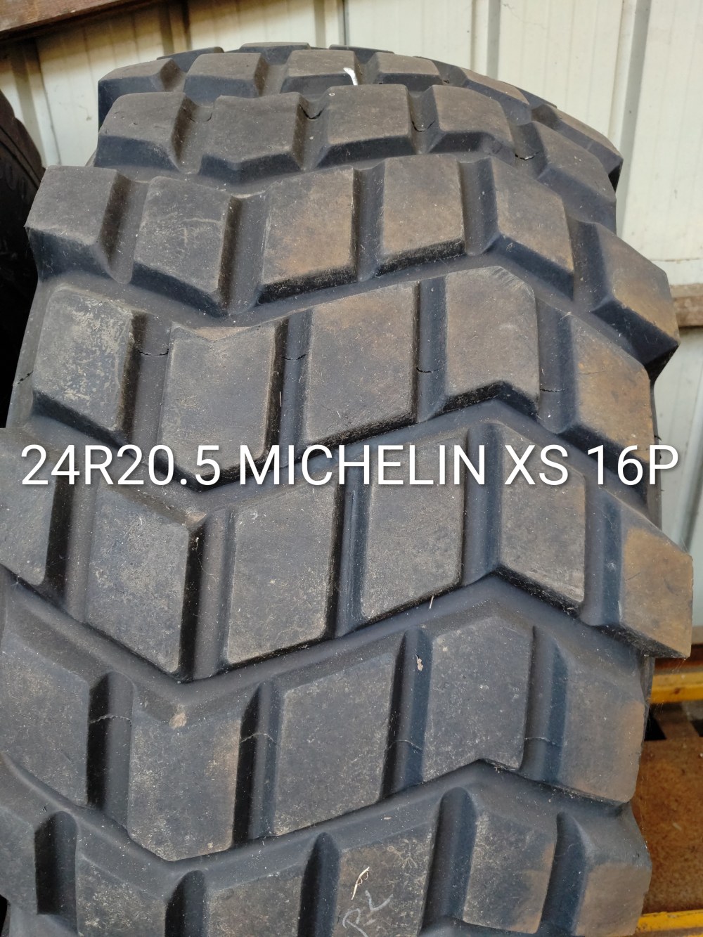 Pneu 24R20.5