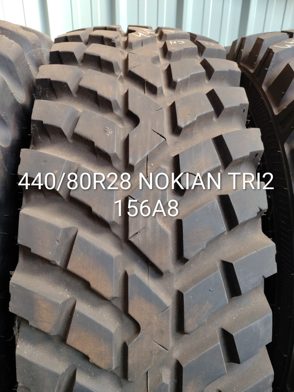 Pneu 440/80R28