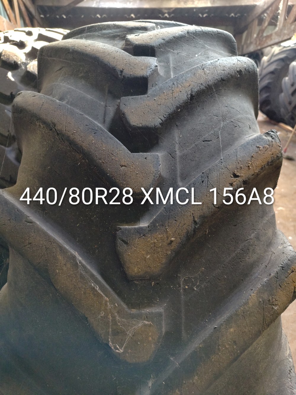 Pneu 440/80R28