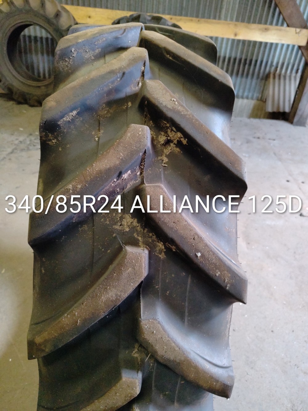 Pneu 340/85R24 (13.6R24)
