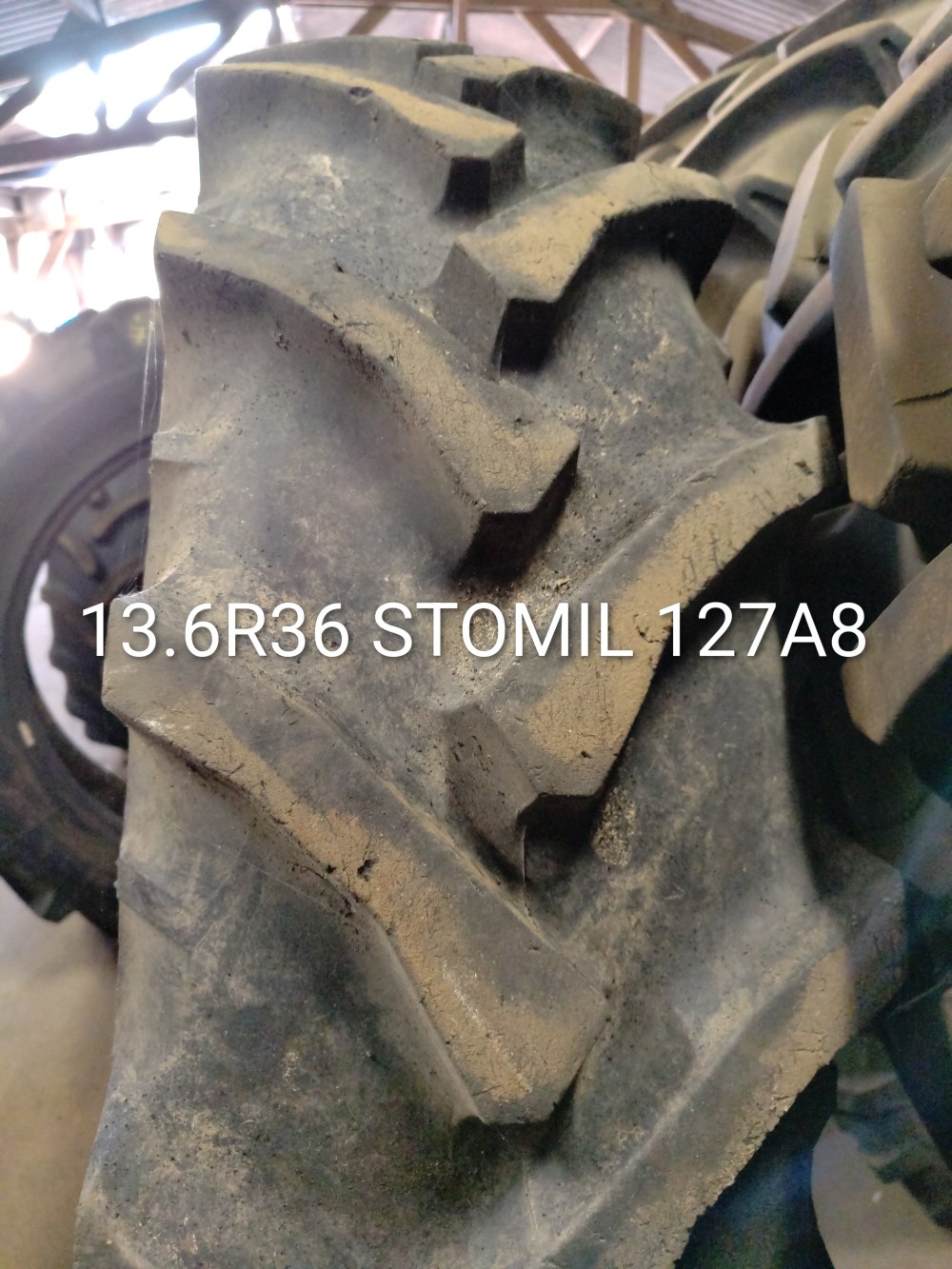 Pneu 13.6R36