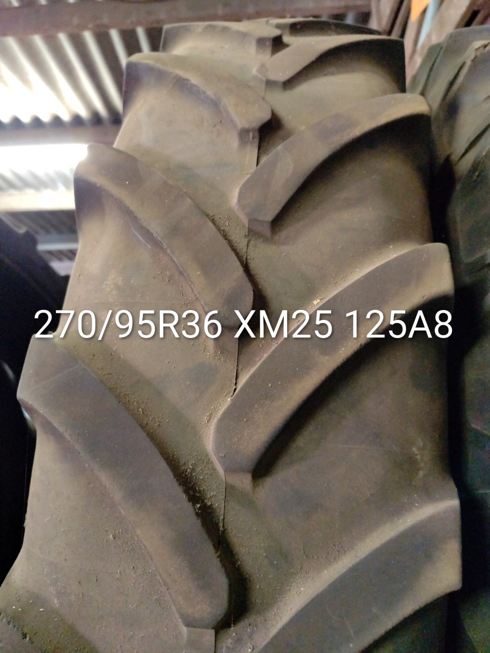 Pneu 270/95R36 (11.2R36)