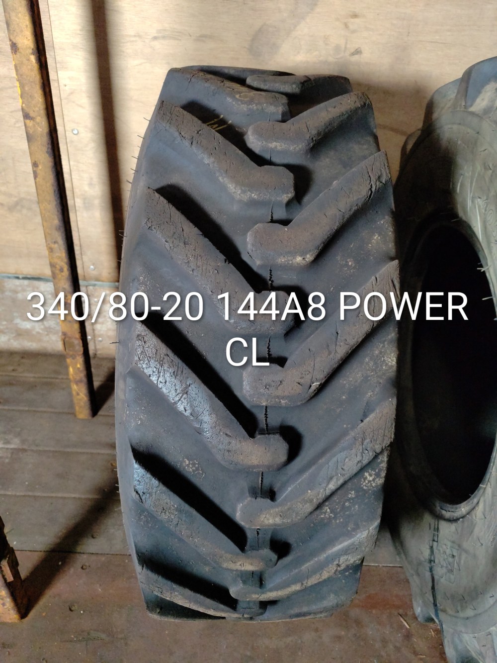 Pneu 340/80-20 (12.5/80-20)