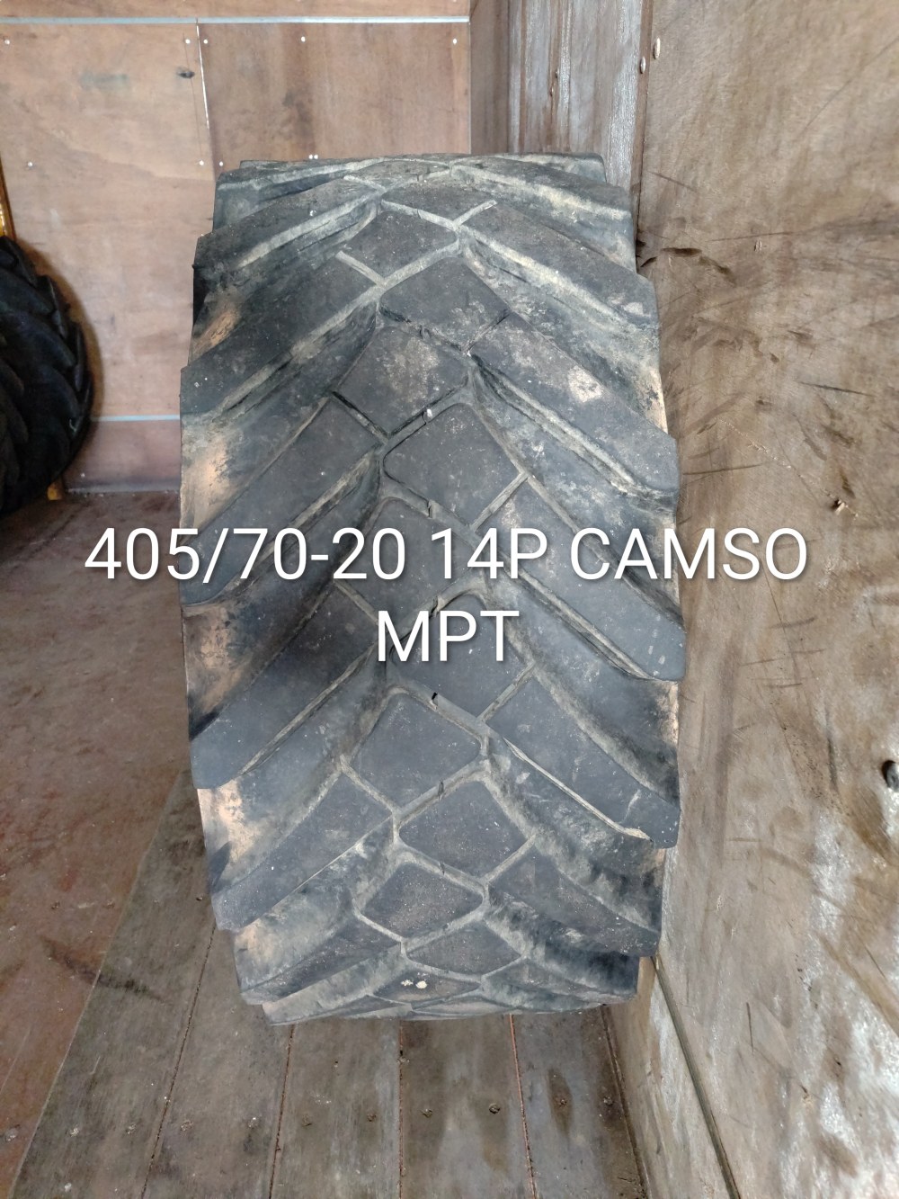 Pneu 405/70-20 (16.0/70-20)