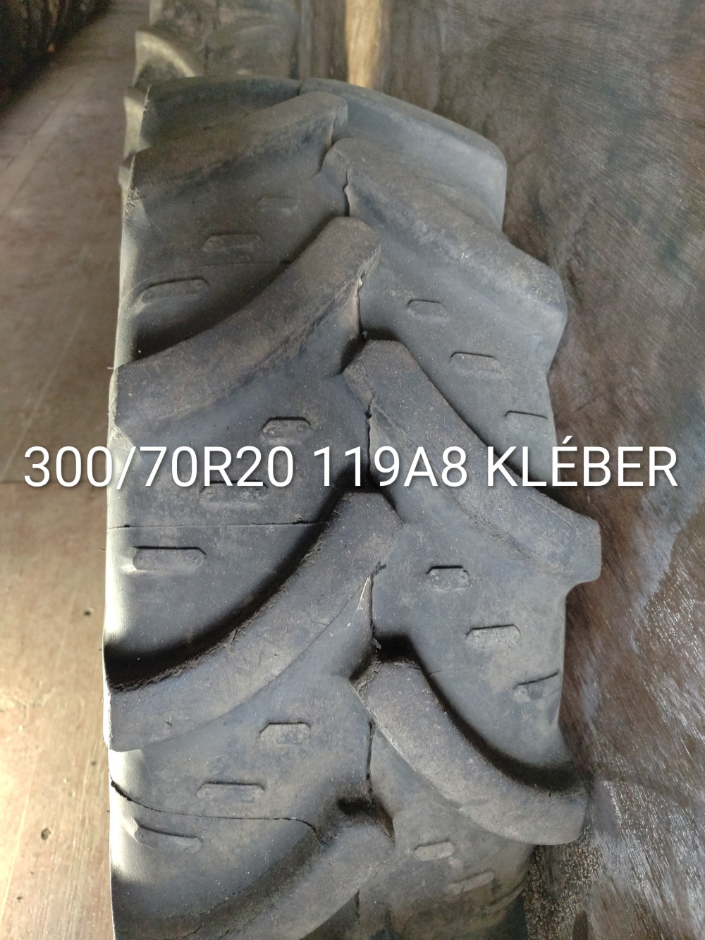 Pneu 300/70R20
