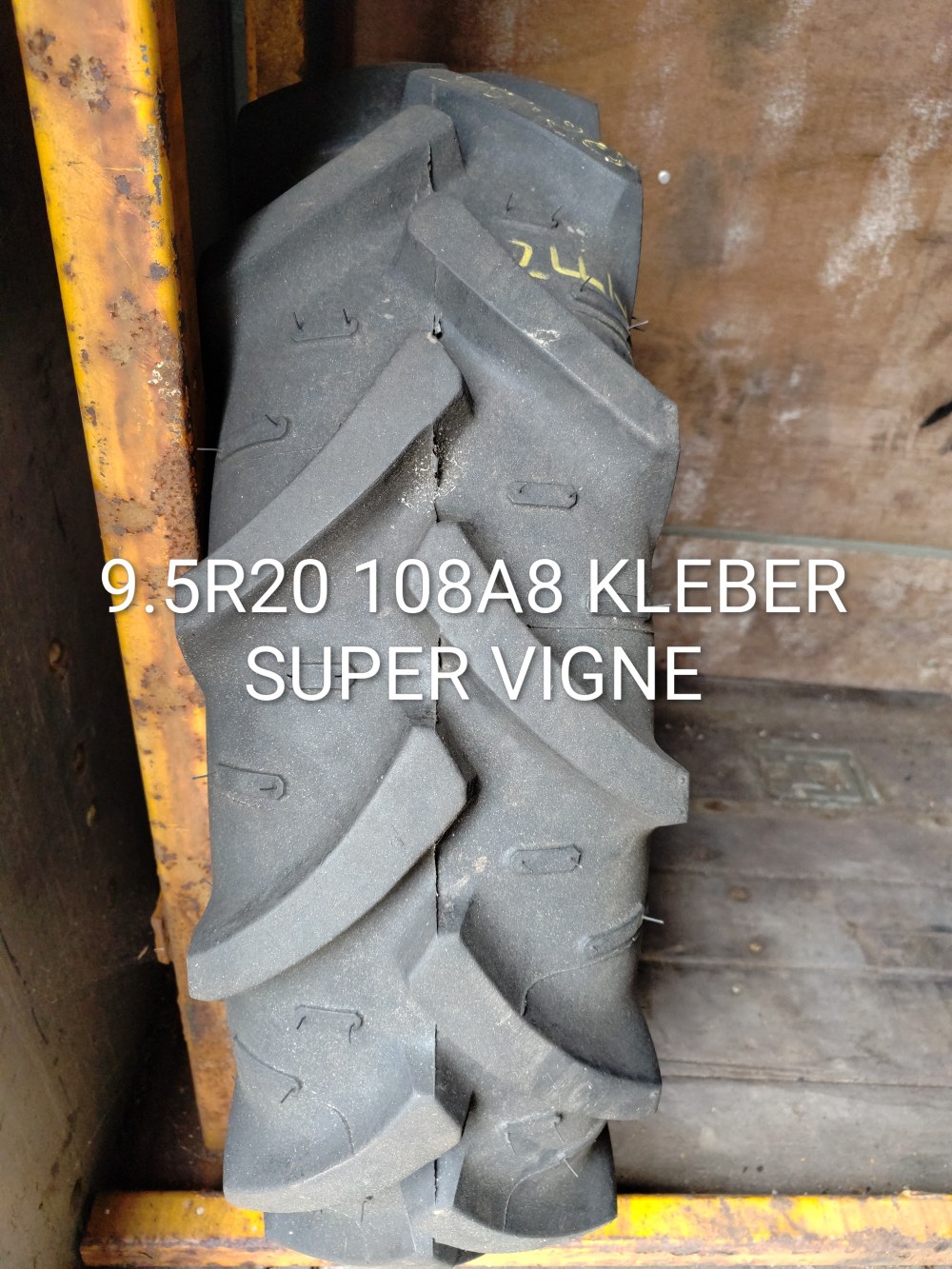 Pneu 9.5R20