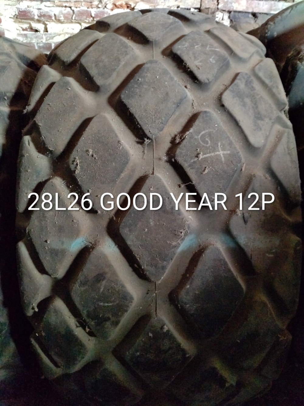 Pneu 28L26