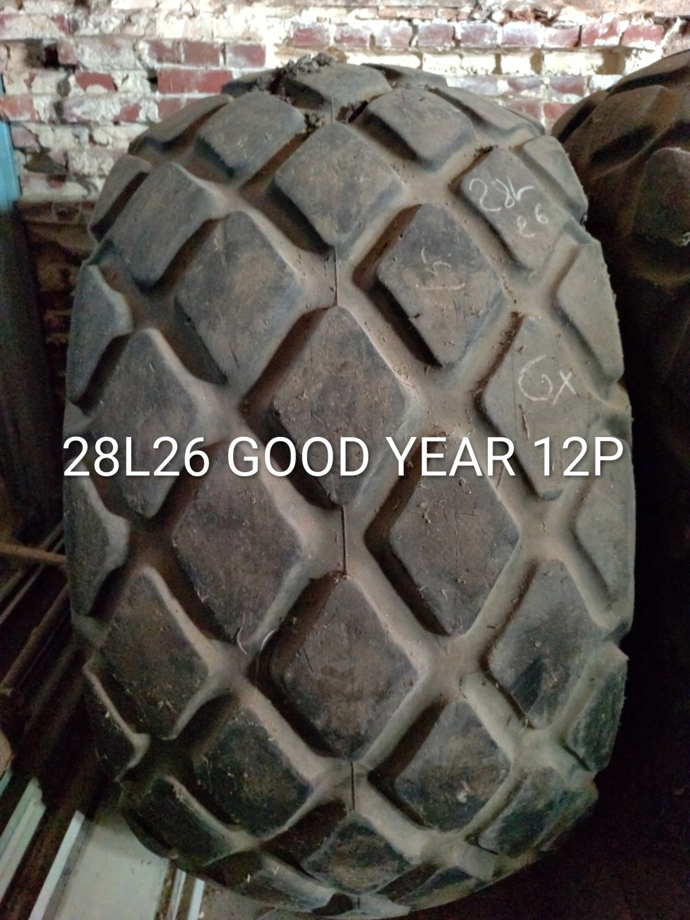 Pneu 28L26