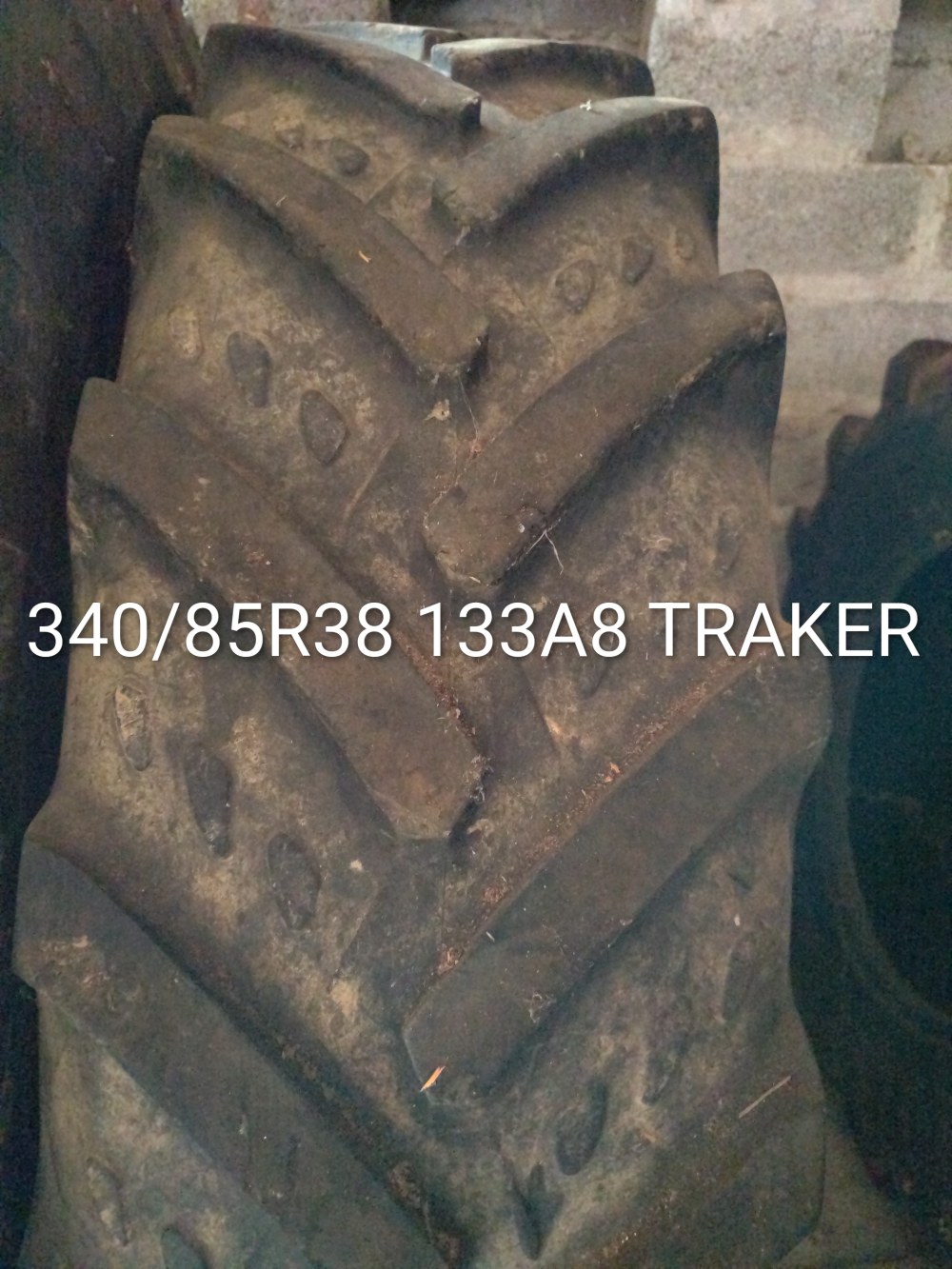 Pneu 340/85R38 (13.6R38)