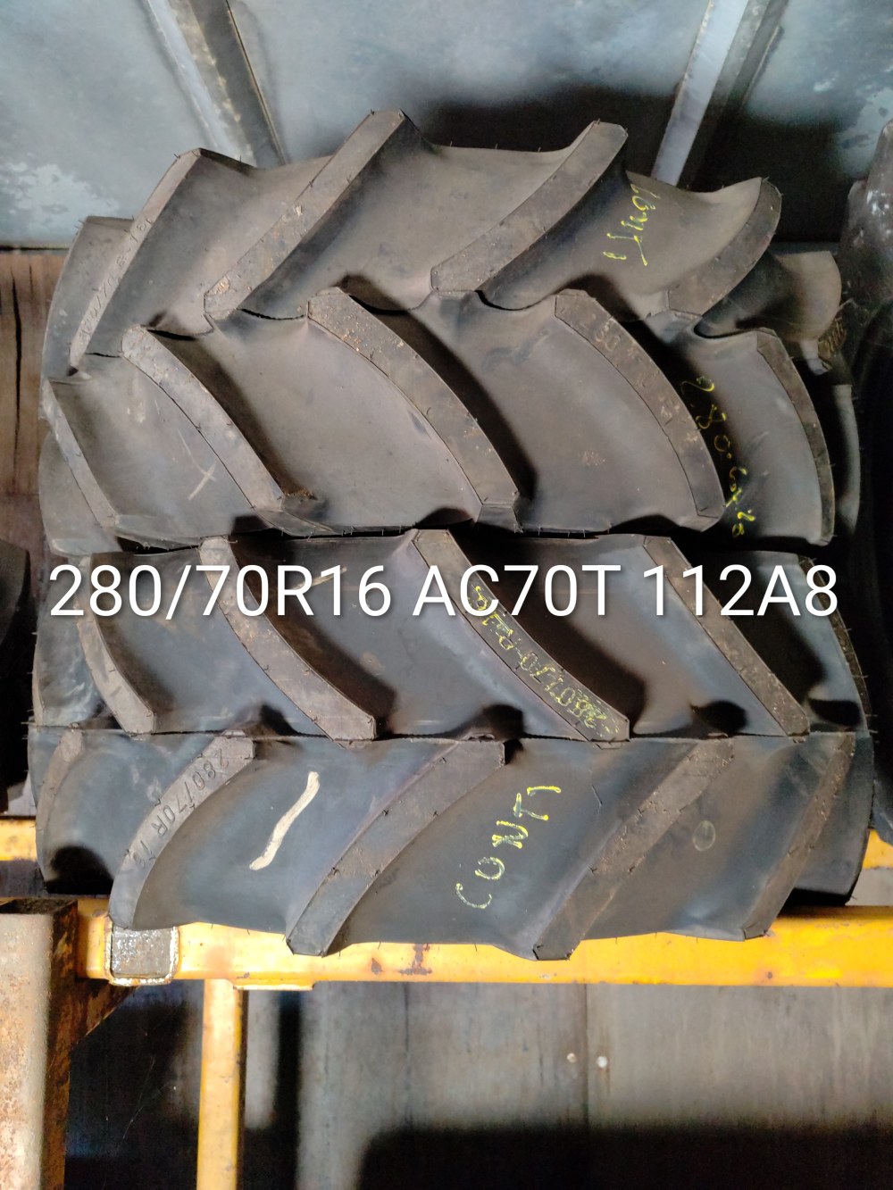 Pneu 280/70R16