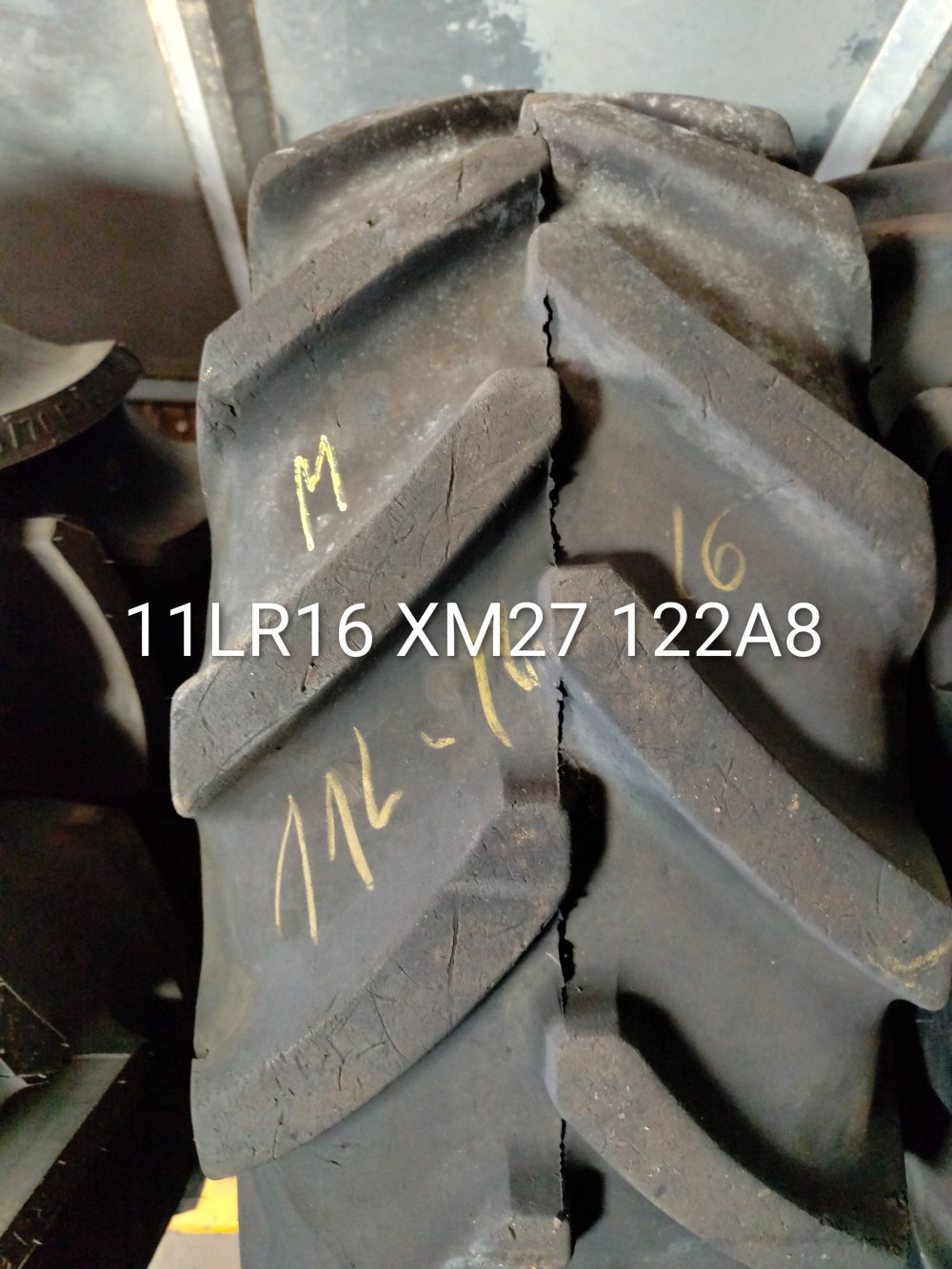 Pneu 11LR16
