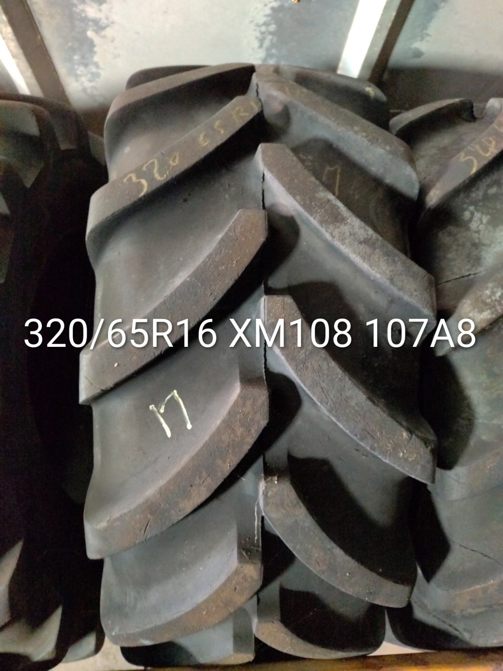 Pneu 320/65R16