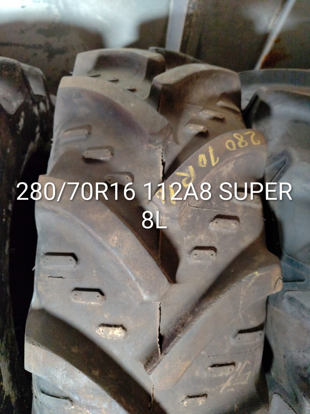 Pneu 280/70R16