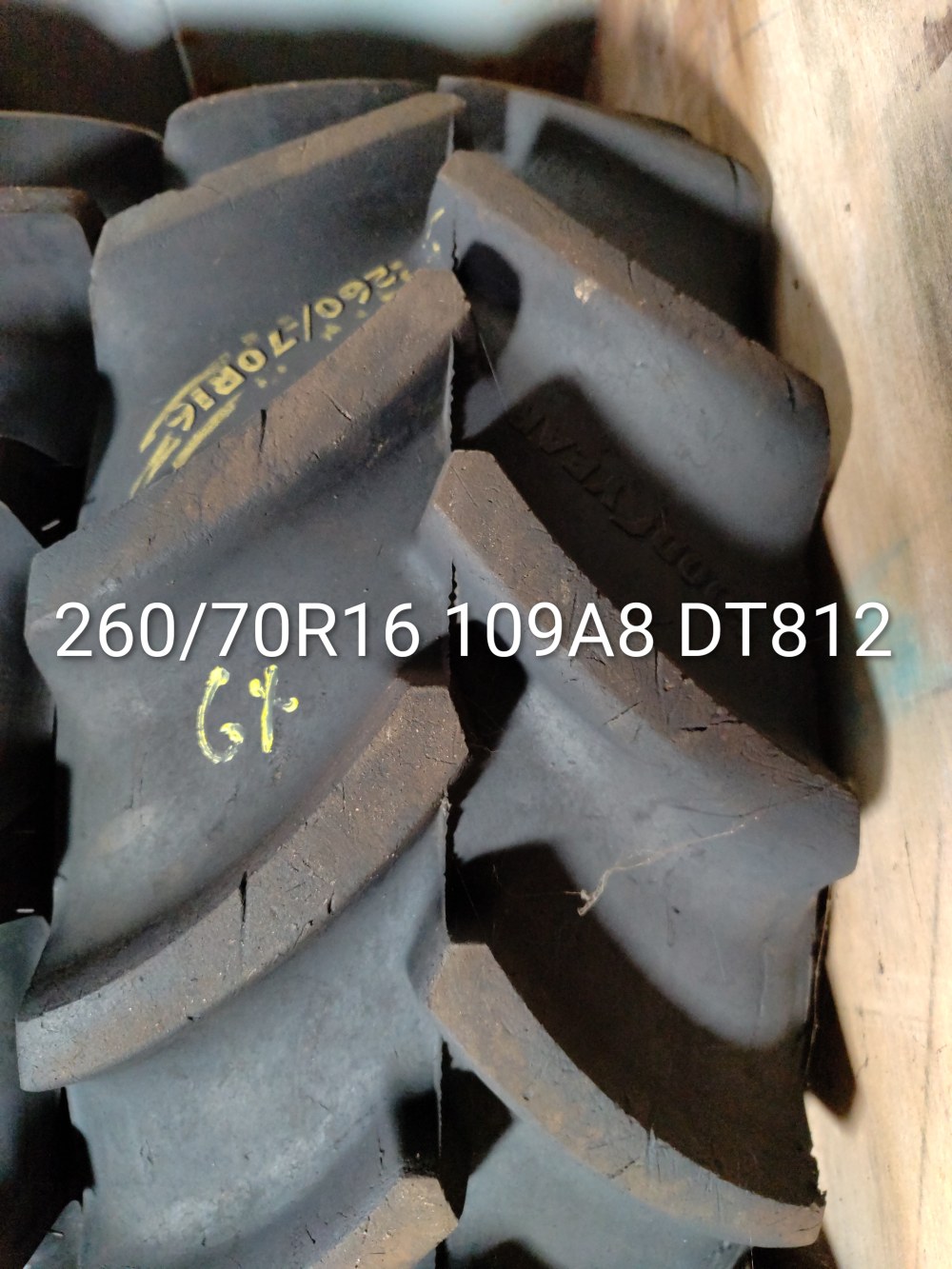 Pneu 260/70R16
