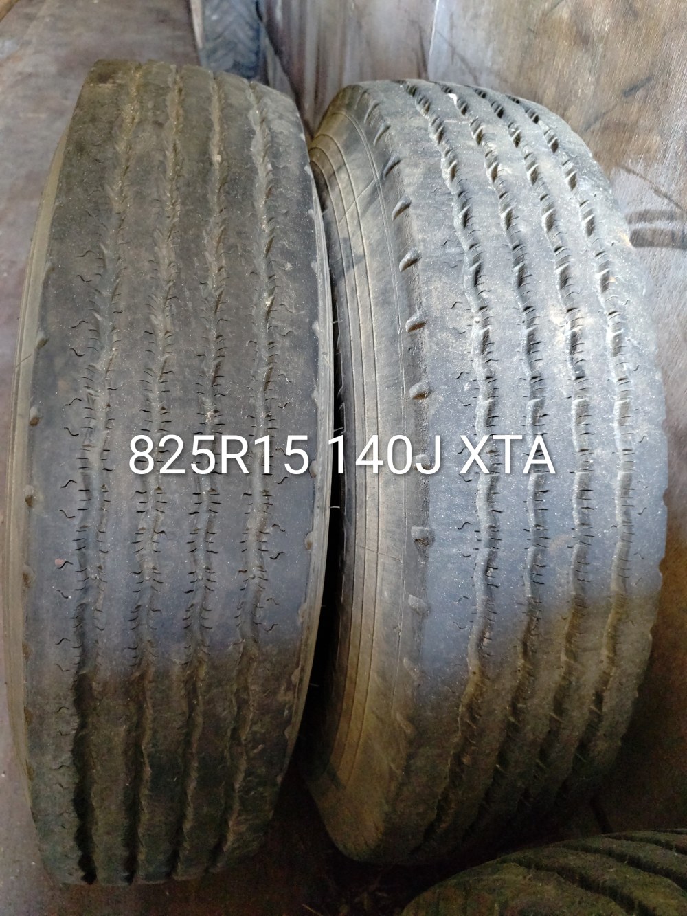 Pneu 825R15