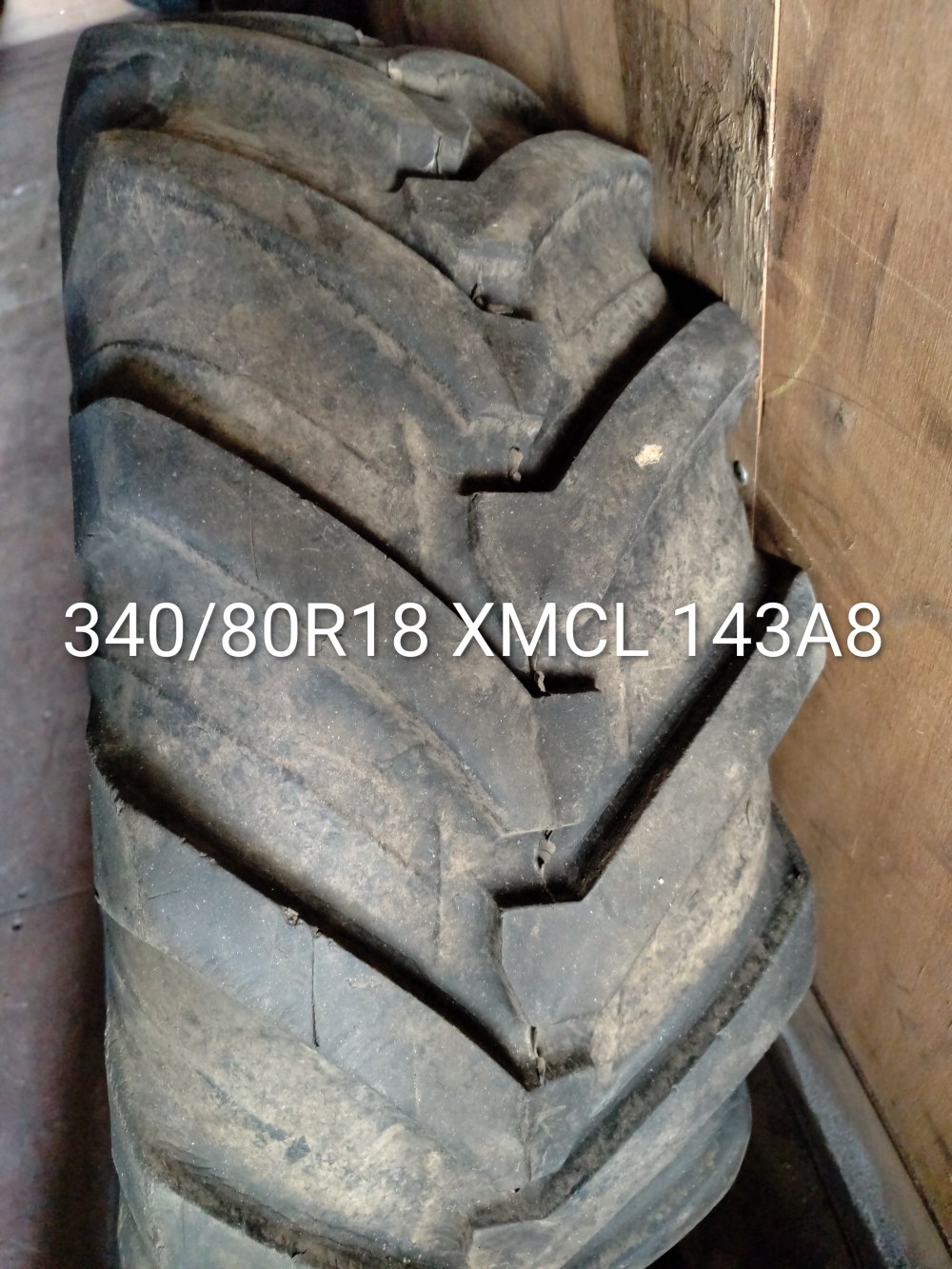 Pneu 340/80R18 (12.5R18)