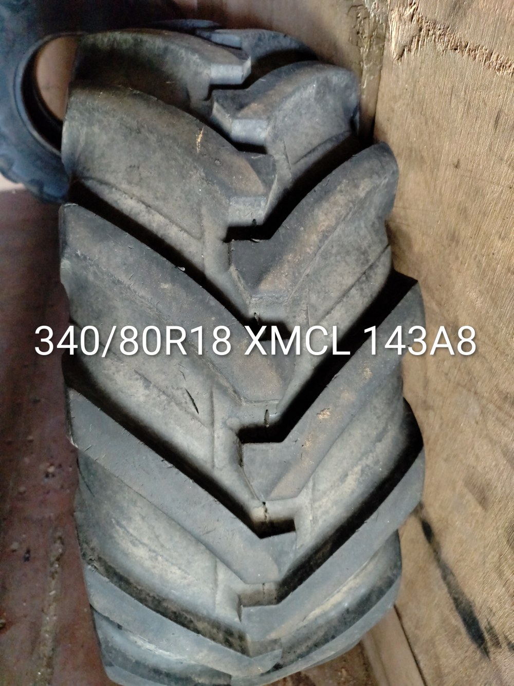 Pneu 340/80R18 (12.5/80R18)
