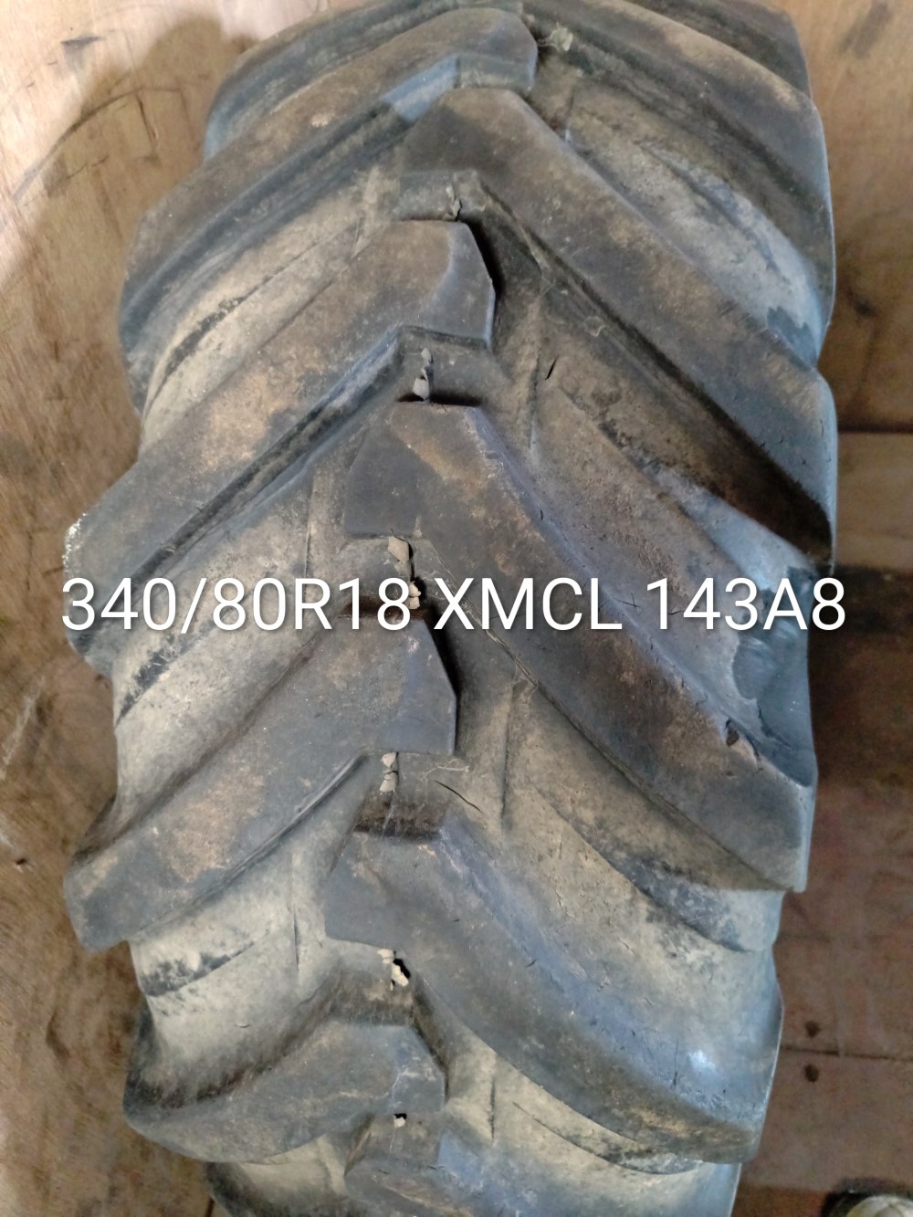 Pneu 340/80R18 (12.5/80R18)