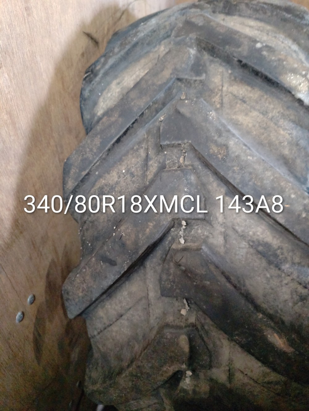 Pneu 340/80R18 (12.5/80R18)