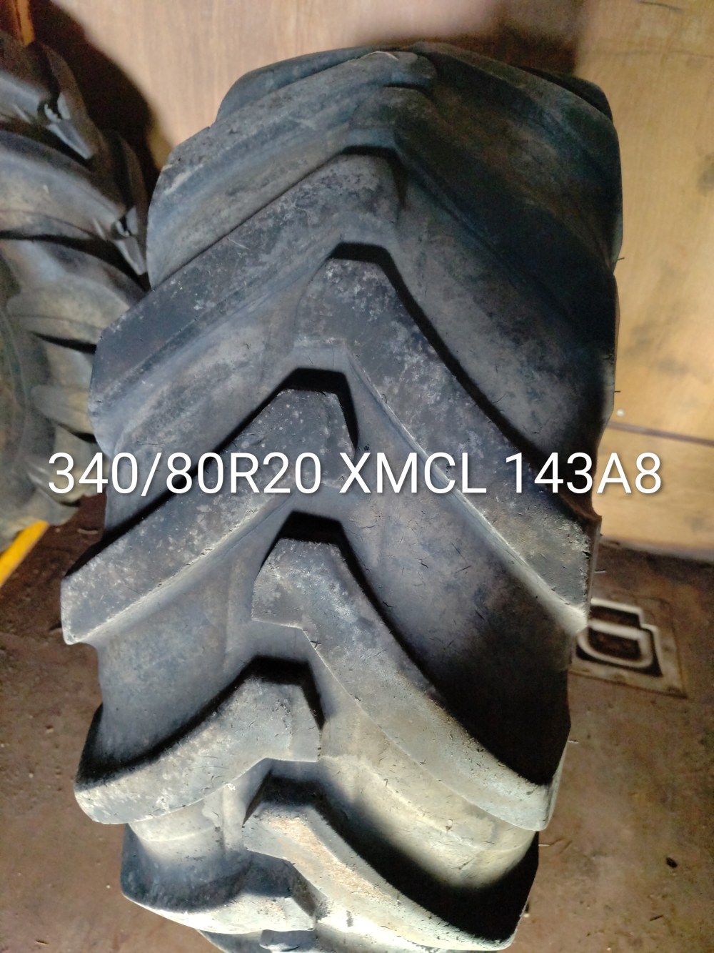 Pneu 340/80R18 (12.5R18)