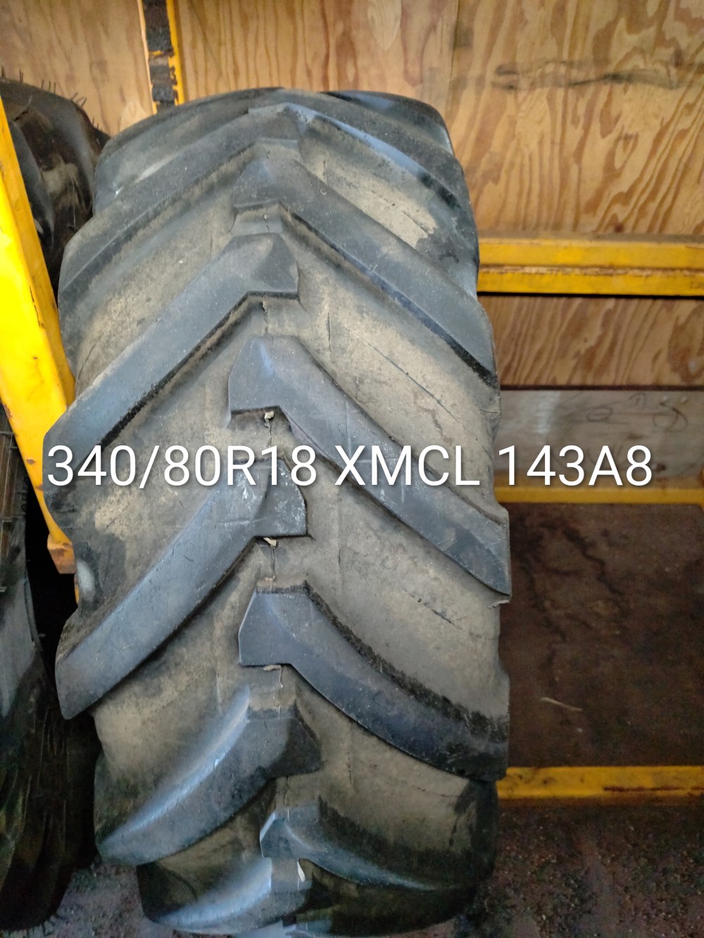 Pneu 340/80R18 (12.5R18)