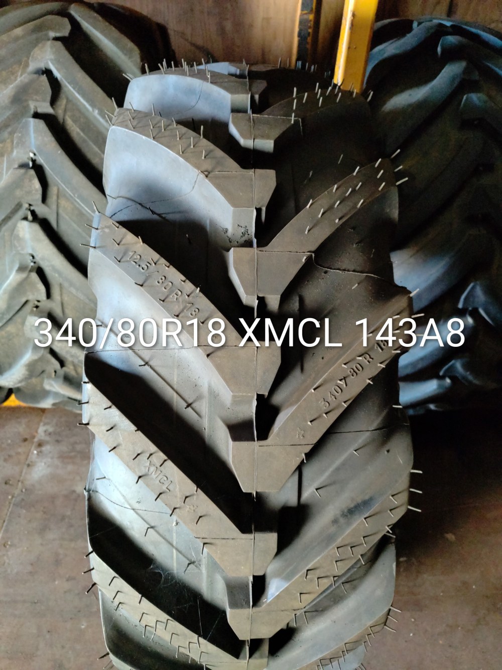Pneu 340/80R18 (12.5/80R18)