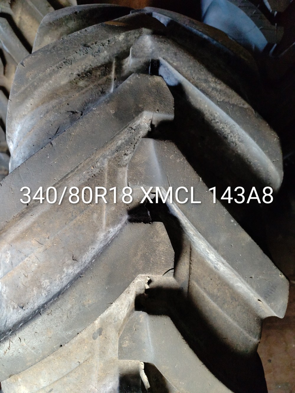 Pneu 340/80R18 (12.5R18)
