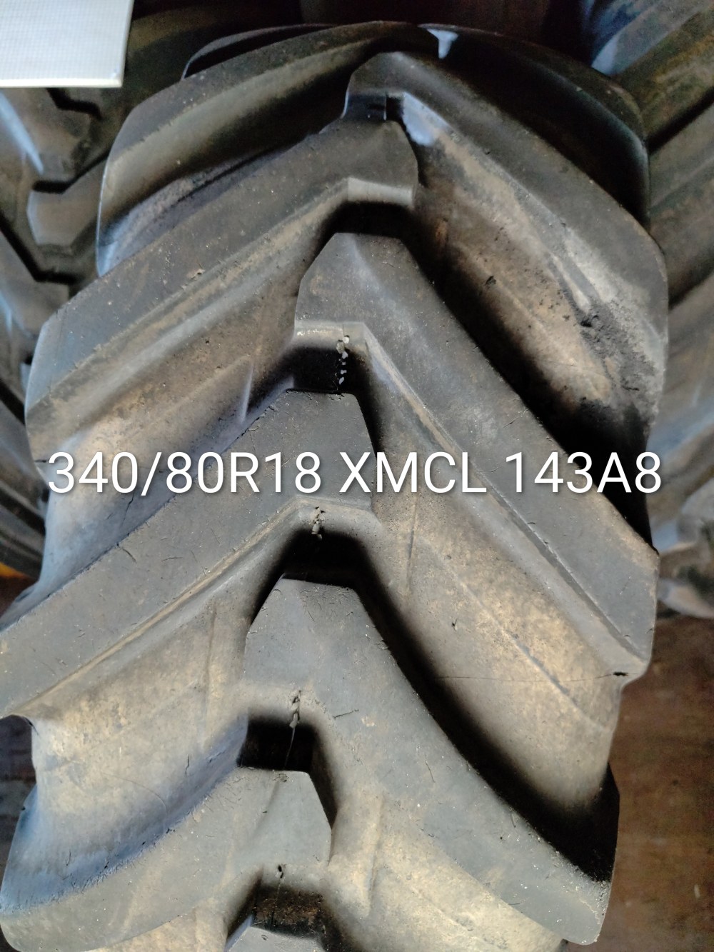 Pneu 340/80R18 (12.5/80R18)