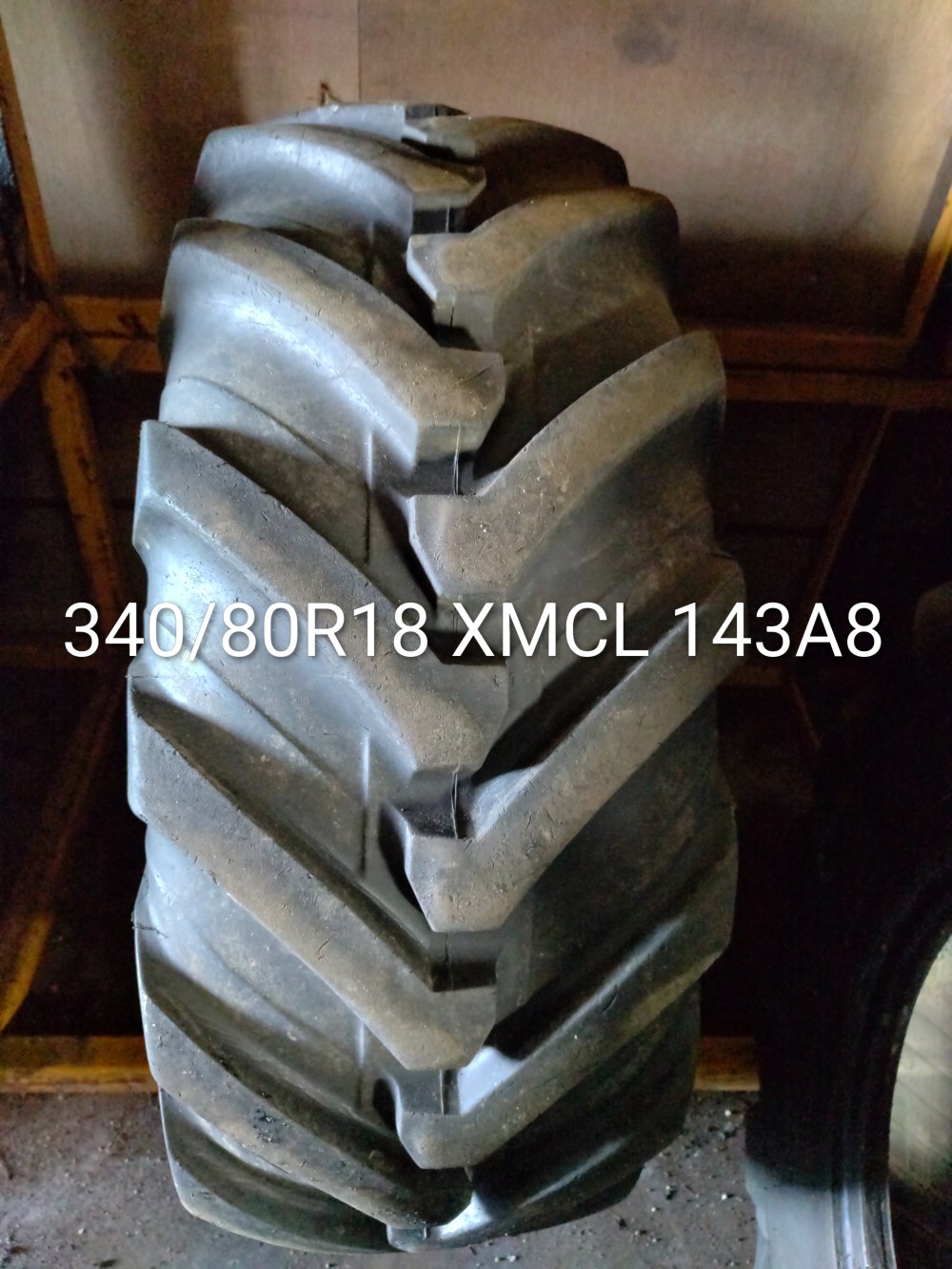 Pneu 340/80R18 (12.5/80R18)