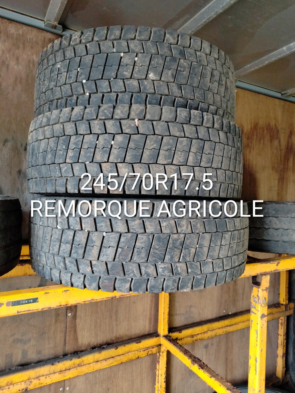 Pneu 245/70R17.5