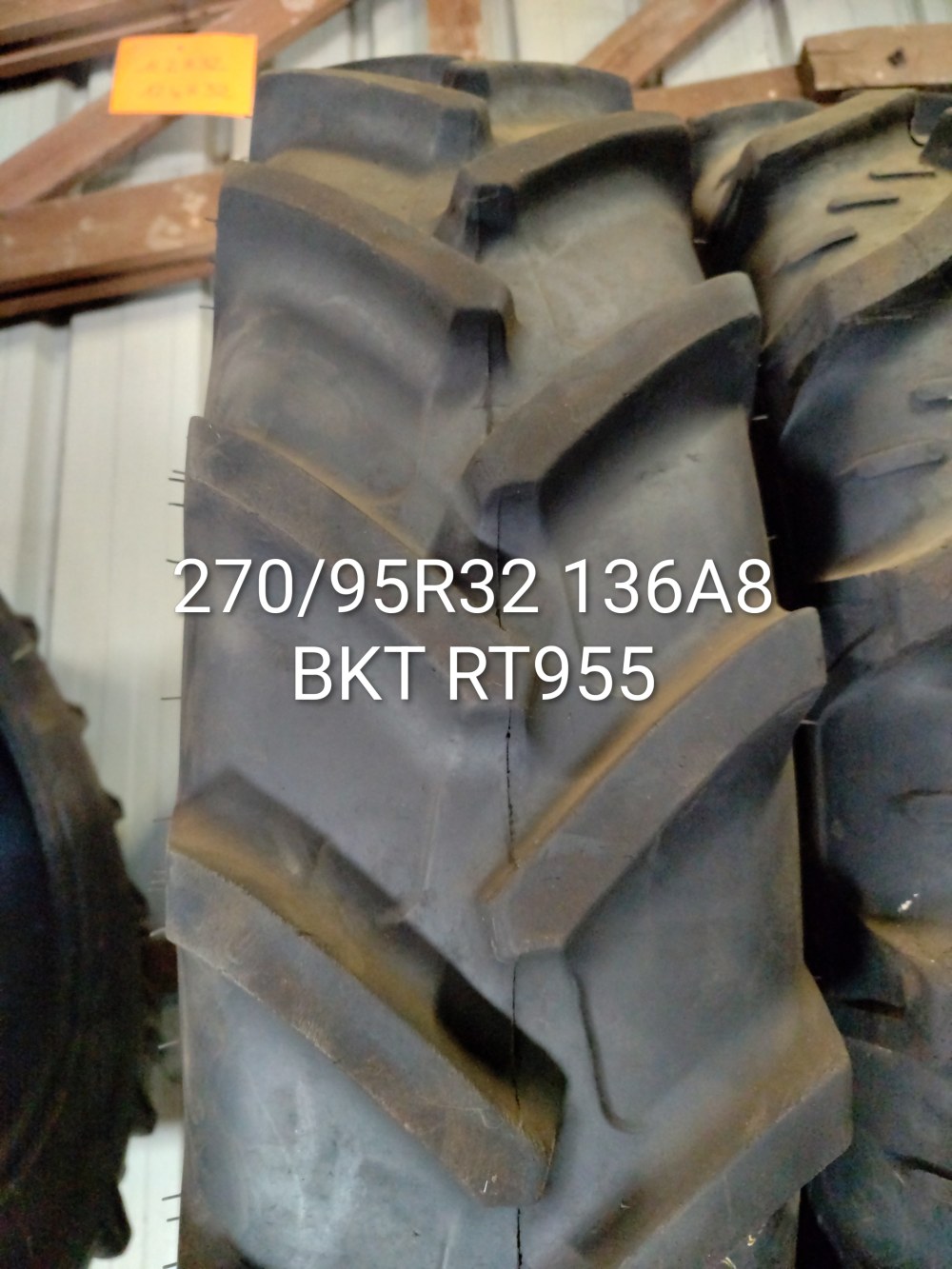 Pneu 270/95R32 (11.2R32)