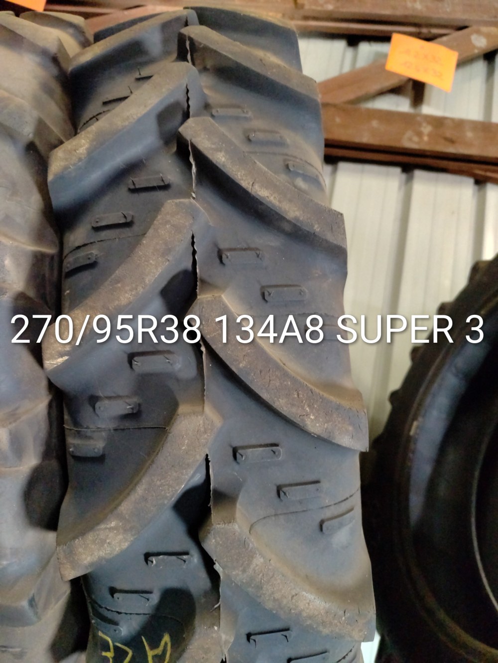 Pneu 270/95R32 (11.2R32)