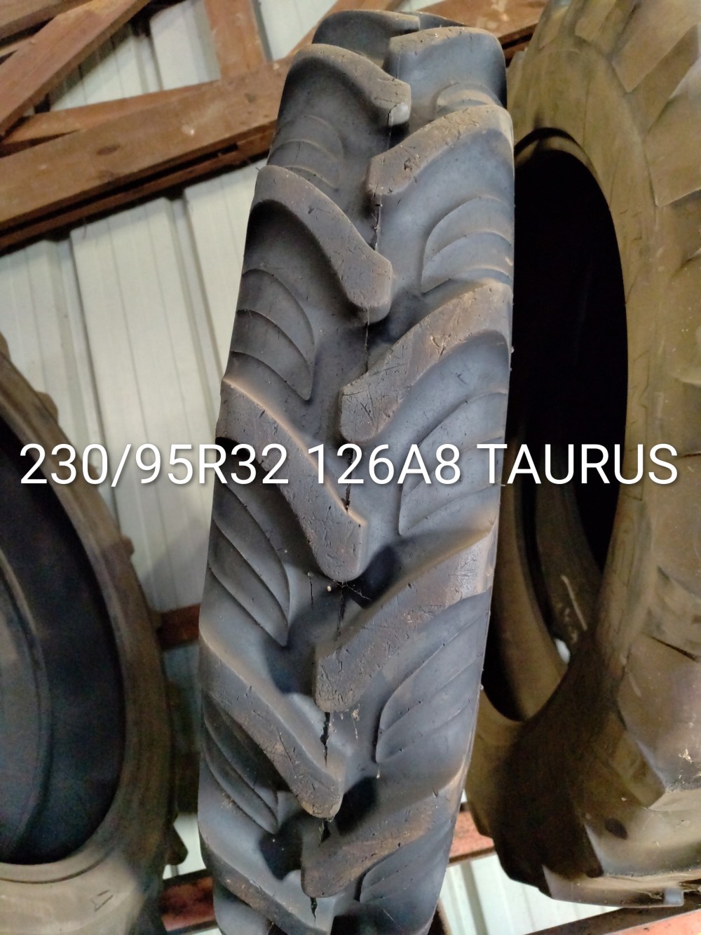 Pneu 230/95R32 (9.5R32)