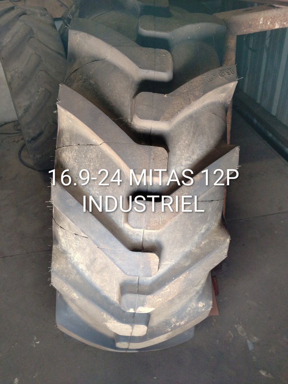 Pneu 16.9-24