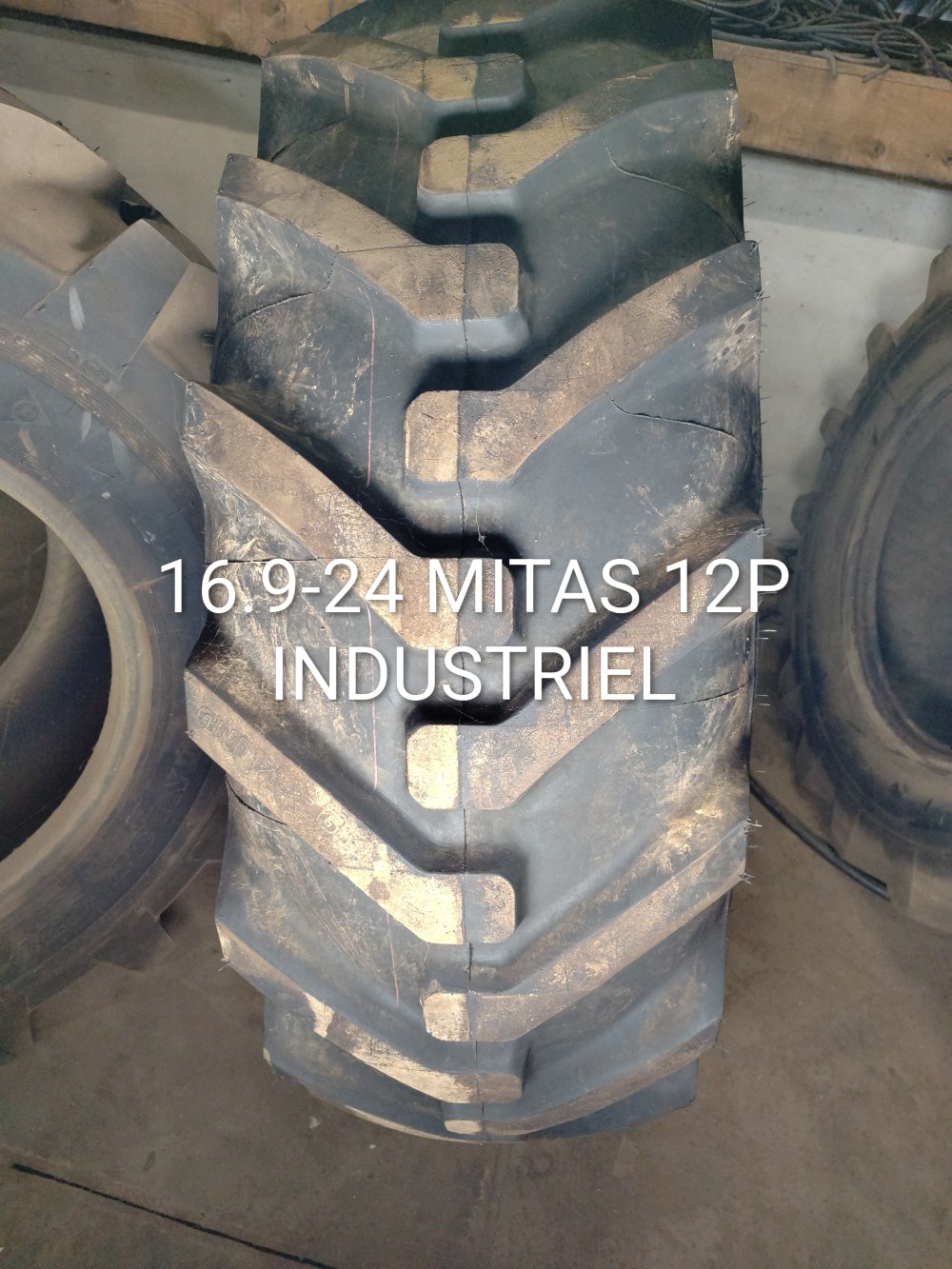 Pneu 16.9-24