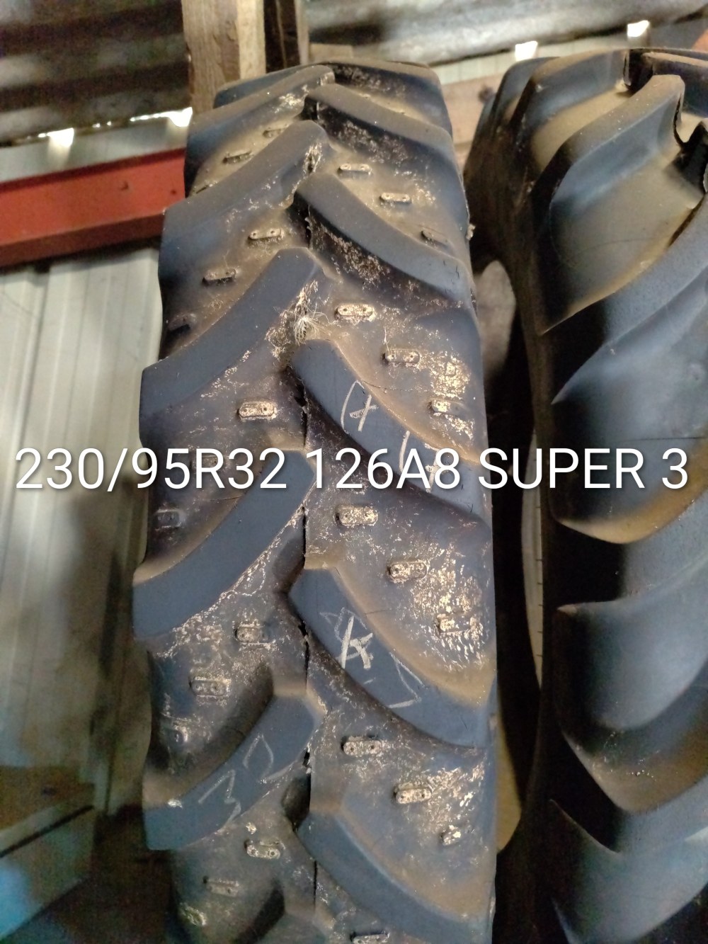 Pneu 230/95R32 (9.5R32)