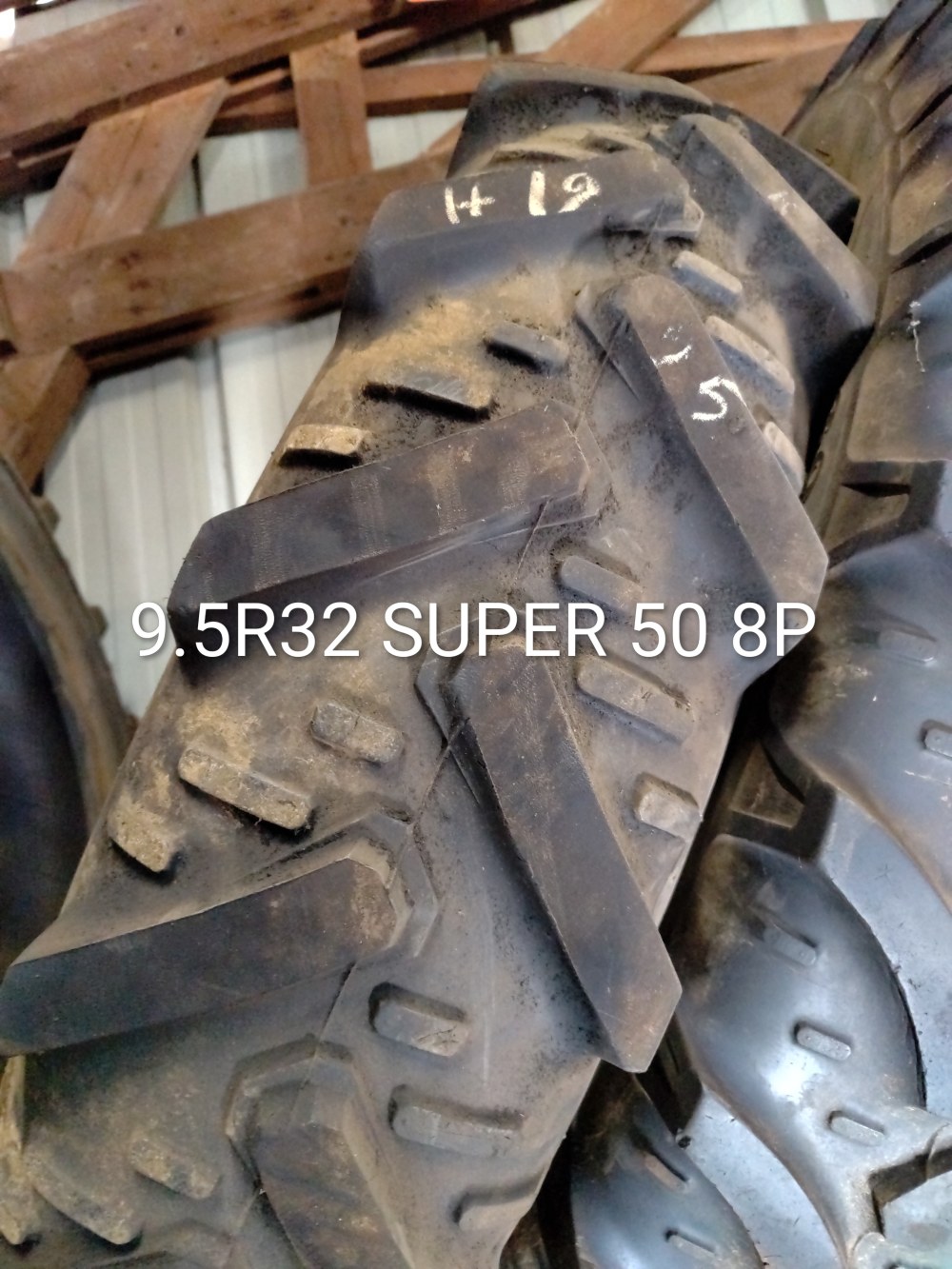 Pneu 9.5R32 (230/95R32)