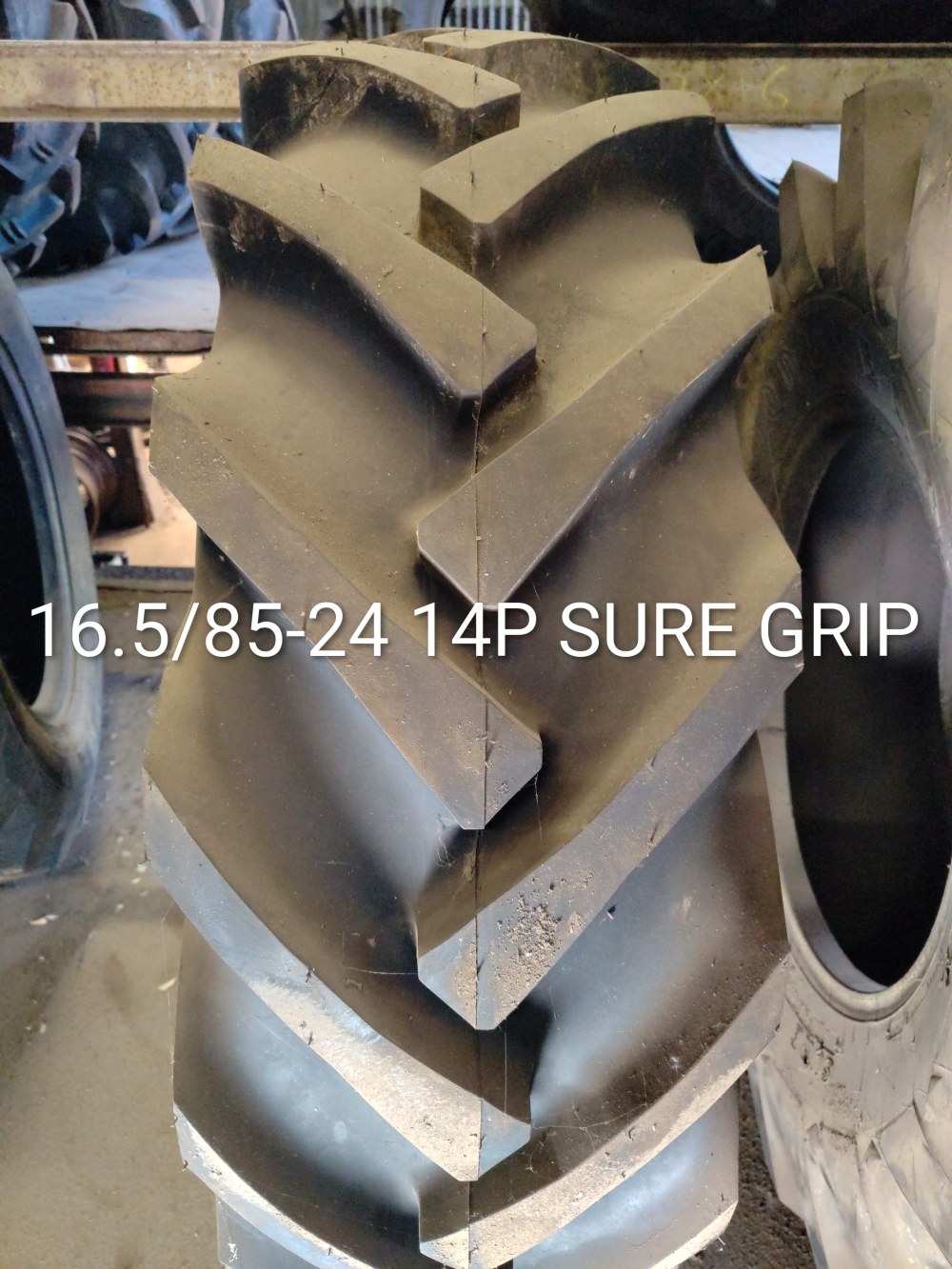 Pneu 16.5/85-24