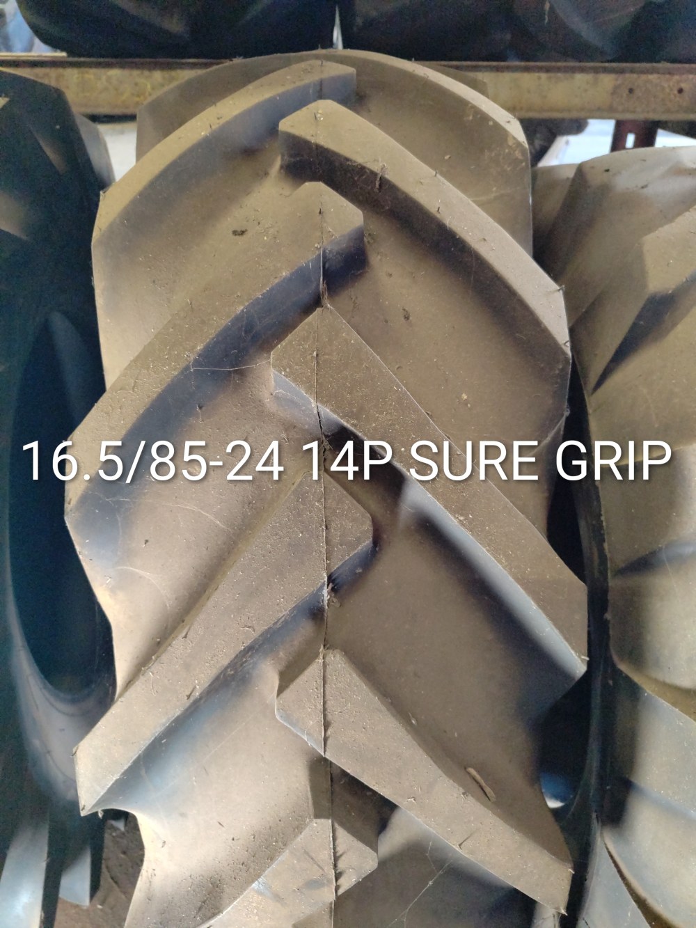 Pneu 16.5/85-24