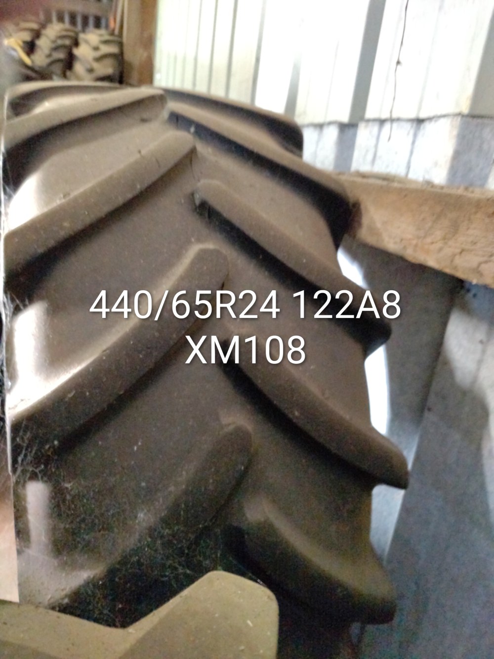 Pneu 440/65R24