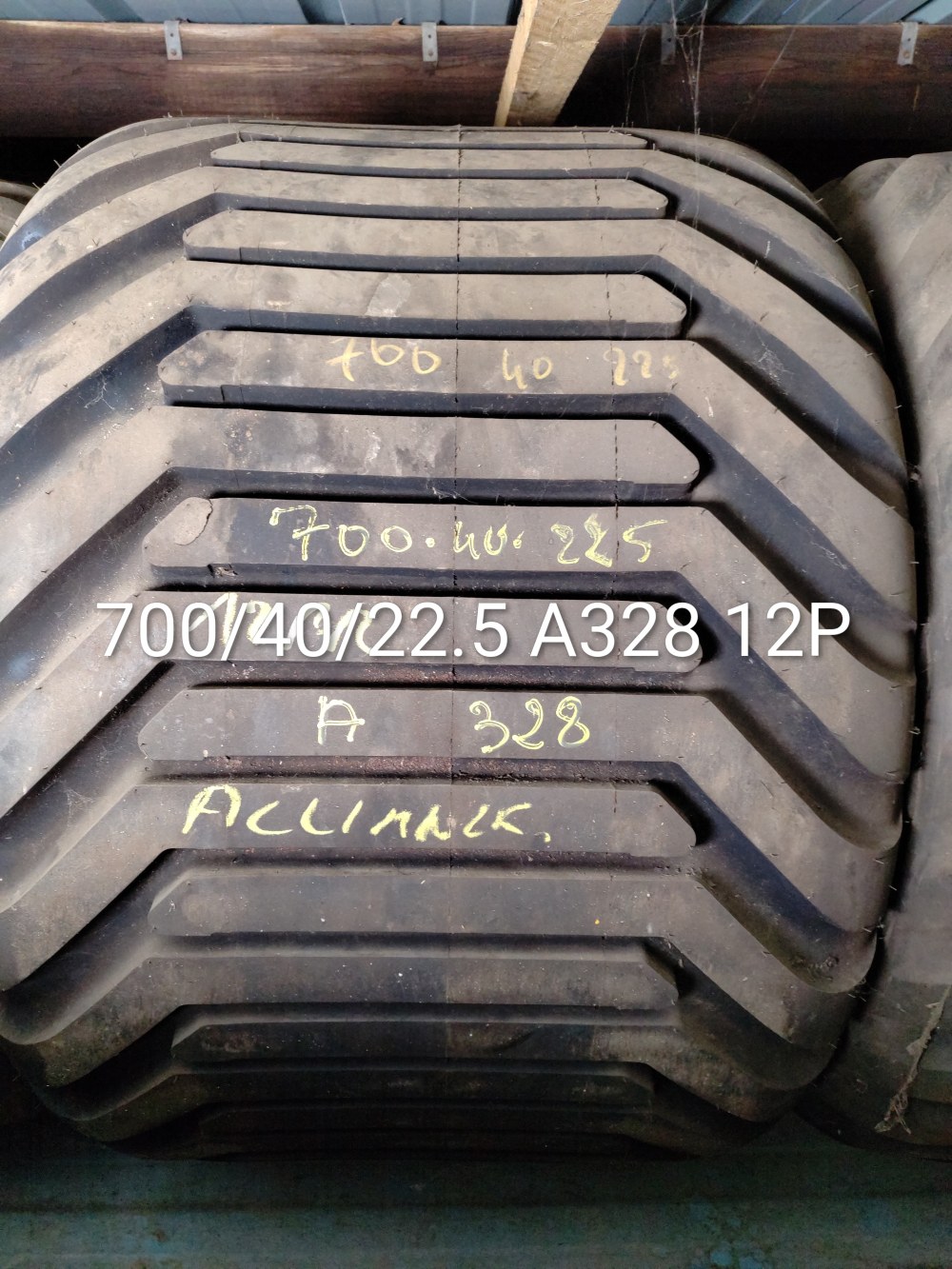 Pneu 700/40/22.5