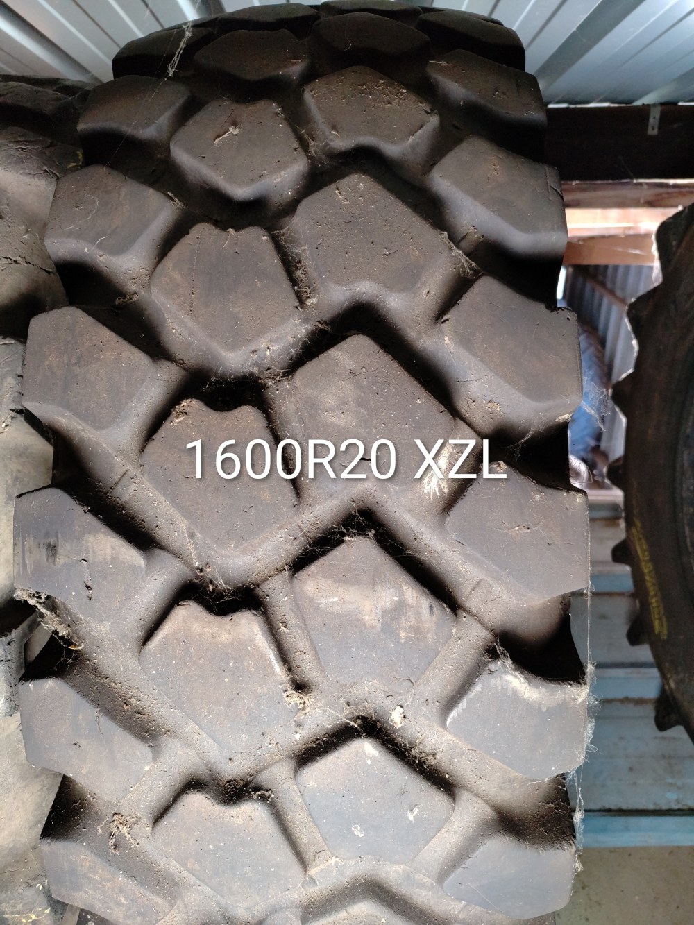 Pneu 1600R20
